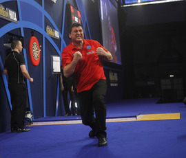 Mensur Suljovic schlägt David Pallet